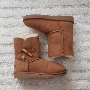 NEW Chestnut UGG Boots - youth size 3